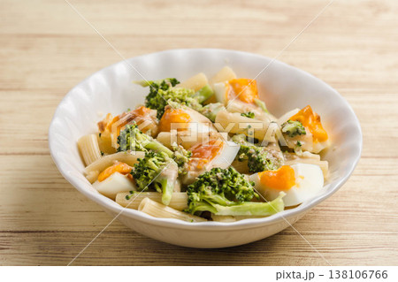 ブロッコリーと玉子のマカロニサラダ 138106766