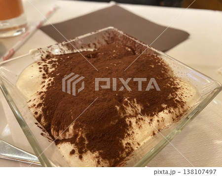 イタリアで食べるティラミス 138107497