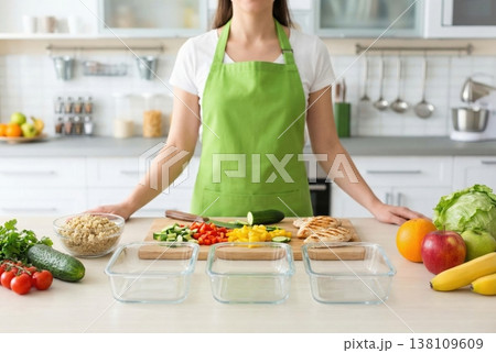 Preparing Healthy Meals with Fresh Ingredients...のイラスト素材 [138109609 ...