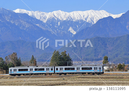 大糸線　早春の安曇野 138111095