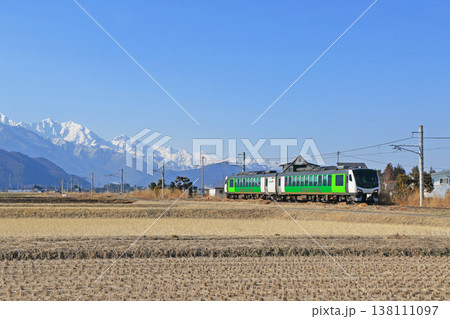 大糸線　早春のリゾートビューふるさと 138111097