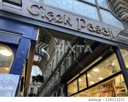 トルコ　イスタンブールのチチェキ・パサージュ 138111251