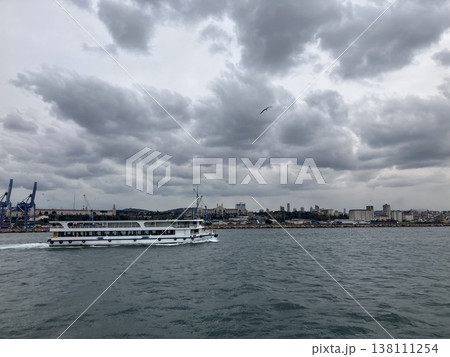 トルコ イスタンブール ボスポラス海峡冬景色 トルコ イスタンブール ボスポラス海峡冬景色 138111254