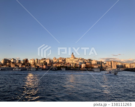 トルコ イスタンブールのガラタ塔の夕景 トルコ イスタンブールのガラタ塔の夕景 138111263