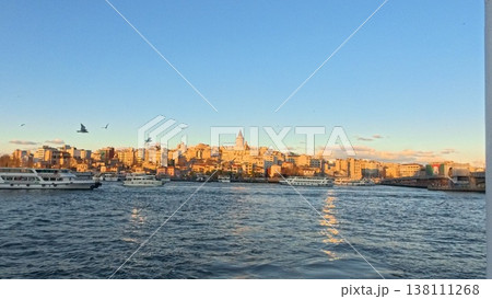 トルコ イスタンブールのガラタ塔の夕景 トルコ イスタンブールのガラタ塔の夕景 138111268