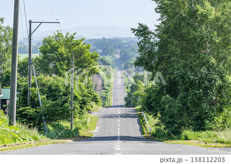 北海道上富良野町 かみふらの八景 夏のジェットコースターの路 北海道上富良野町 かみふらの八景 夏のジェットコースターの路 138112203