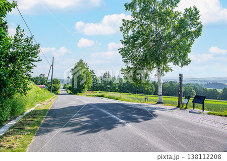 北海道上富良野町　かみふらの八景　夏のジェットコースターの路 138112208