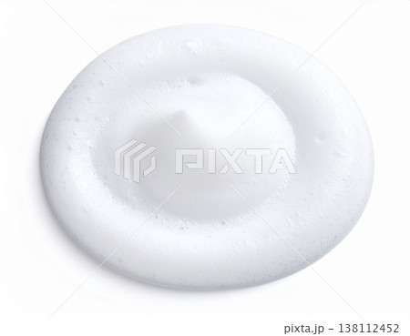 ふわふわの洗顔フォームの泡　サンプル　白背景 138112452