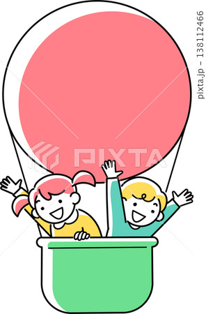 気球に乗っている女の子と男の子 138112466