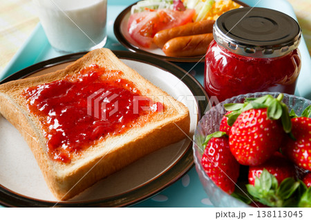 いちごジャムトースト 138113045
