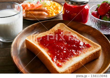 いちごジャムトースト 138113048