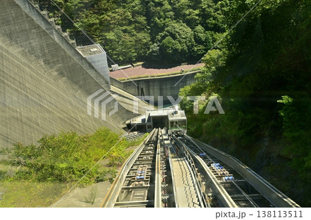 神奈川県相模原の宮ヶ瀬ダムとインクライン 神奈川県相模原の宮ヶ瀬ダムとインクライン 138113511