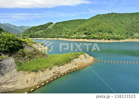 神奈川県相模原の宮ヶ瀬ダムの宮ヶ瀬湖 138113523