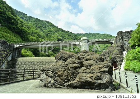 神奈川県相模原の宮ヶ瀬副ダムの石小屋ダム 神奈川県相模原の宮ヶ瀬副ダムの石小屋ダム 138113552