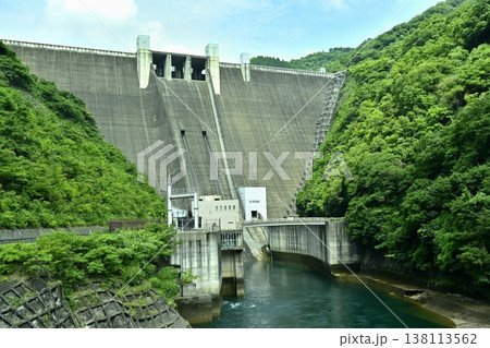 神奈川県相模原の宮ヶ瀬ダム 神奈川県相模原の宮ヶ瀬ダム 138113562