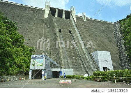 神奈川県相模原の宮ヶ瀬ダムにインクライン入口 神奈川県相模原の宮ヶ瀬ダムにインクライン入口 138113566