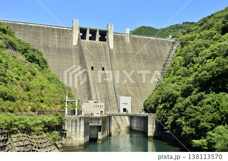 神奈川県相模原の宮ヶ瀬ダム 138113570