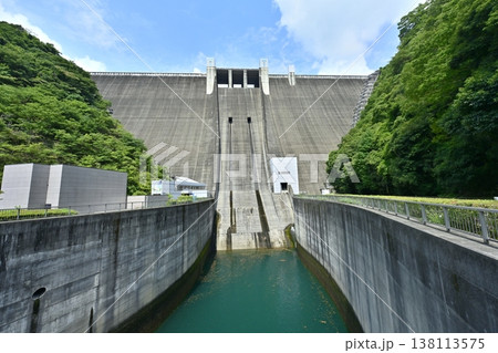 神奈川県相模原の宮ヶ瀬ダム 神奈川県相模原の宮ヶ瀬ダム 138113575