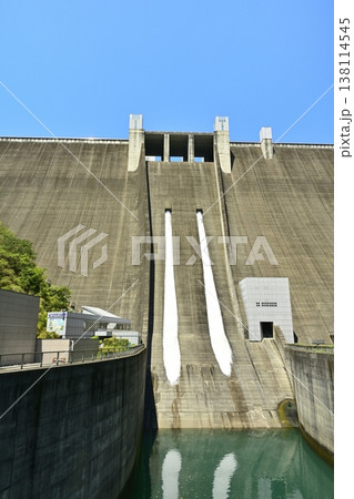 宮ヶ瀬ダムの観光放流の始まり 138114545