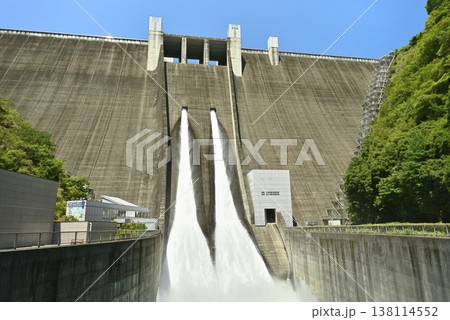 宮ヶ瀬ダムの観光放流 138114552