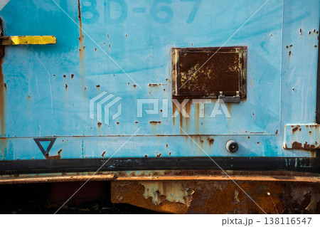 古びた青いコンテナ 古びた青いコンテナ 138116547