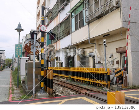 台湾・嘉儀の風景 阿里山森林鉄道の線路と阿里山鉄道小径 台湾・嘉儀の風景 阿里山森林鉄道の線路と阿里山鉄道小径 138118380