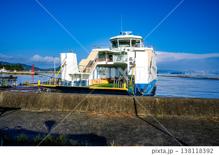 晩秋の江田島 切串港に停泊中のフェリーボート第五きりくし2 広島県江田島市 晩秋の江田島 切串港に停泊中のフェリーボート第五きりくし2 広島県江田島市 138118392