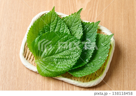 えごまの葉 138118458