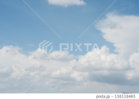 夏の青空と白い雲 夏の青空と白い雲 138118465