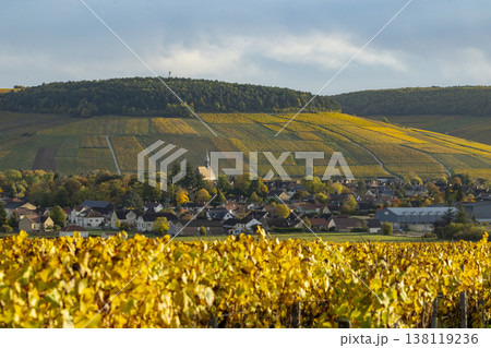Chablis village surrounded by vibrant autumn vineyards in Bourgogne 138119236