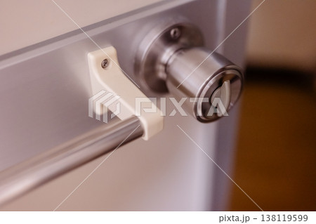 古いドアノブ 138119599