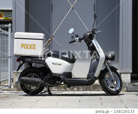 交番のバイク 138120133