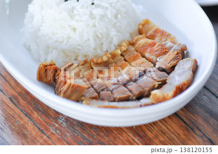 deep fried pork or rice topped with crispy pork or pork and rice or sliced pork and rice deep fried pork or rice topped with crispy pork or pork and rice or sliced pork and rice 138120155