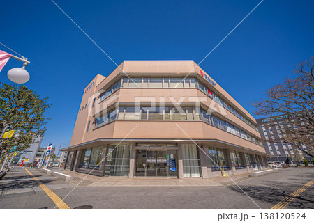 常陽銀行守谷支店の外観と周辺の街並み【茨城県守谷市中央】 常陽銀行守谷支店の外観と周辺の街並み【茨城県守谷市中央】 138120524