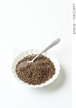 小皿に盛ったえごま 138121657
