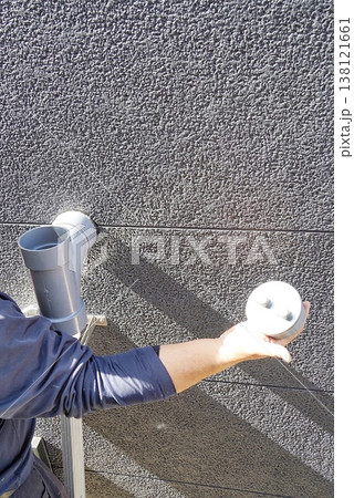 新築住宅で二階トイレの露出配管工事 138121661