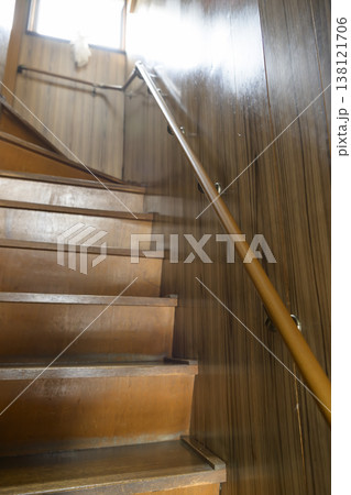 階段の手摺り 設置後（ビフォーアフター素材） 138121706