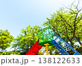 カラフルなカラフルな滑り台 138122633