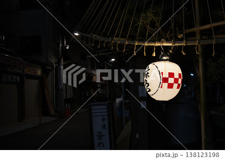 仲見世通りから外れた提灯 138123198