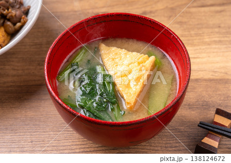 小松菜と厚揚げの味噌汁 138124672