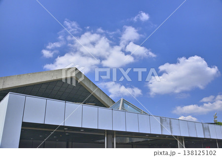 【東京】世田谷区　駒沢公園体育館の屋根 138125102