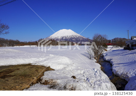 有島記念館付近から見る2026年3月の後方羊蹄山 有島記念館付近から見る2026年3月の後方羊蹄山 138125430