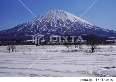 八幡駐車場から見る2026年3月の羊蹄山(倶知安町) 八幡駐車場から見る2026年3月の羊蹄山(倶知安町) 138125610