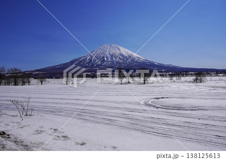 八幡駐車場から見る2026年3月の羊蹄山(倶知安町) 八幡駐車場から見る2026年3月の羊蹄山(倶知安町) 138125613