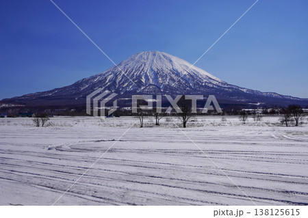 八幡駐車場から見る2026年3月の羊蹄山(倶知安町) 八幡駐車場から見る2026年3月の羊蹄山(倶知安町) 138125615