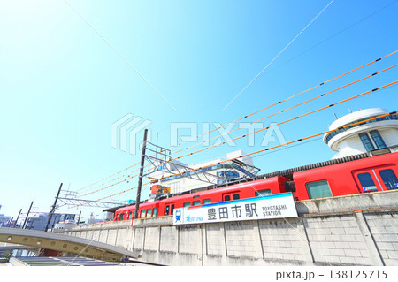 愛知県豊田市、名鉄豊田市駅に停車する電車の風景 愛知県豊田市、名鉄豊田市駅に停車する電車の風景 138125715