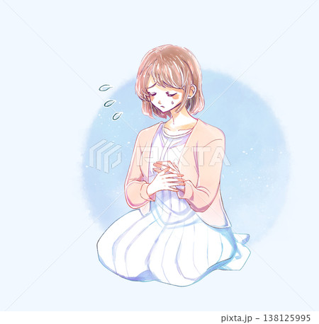 胸の前で手を重ね困っている女性 138125995