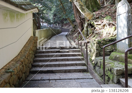 京都市左京区にある鞍馬寺の境内風景 京都市左京区にある鞍馬寺の境内風景 138126206