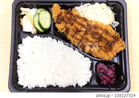 おいしいトンカツ弁当 138127324