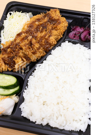 おいしいトンカツ弁当 おいしいトンカツ弁当 138127326